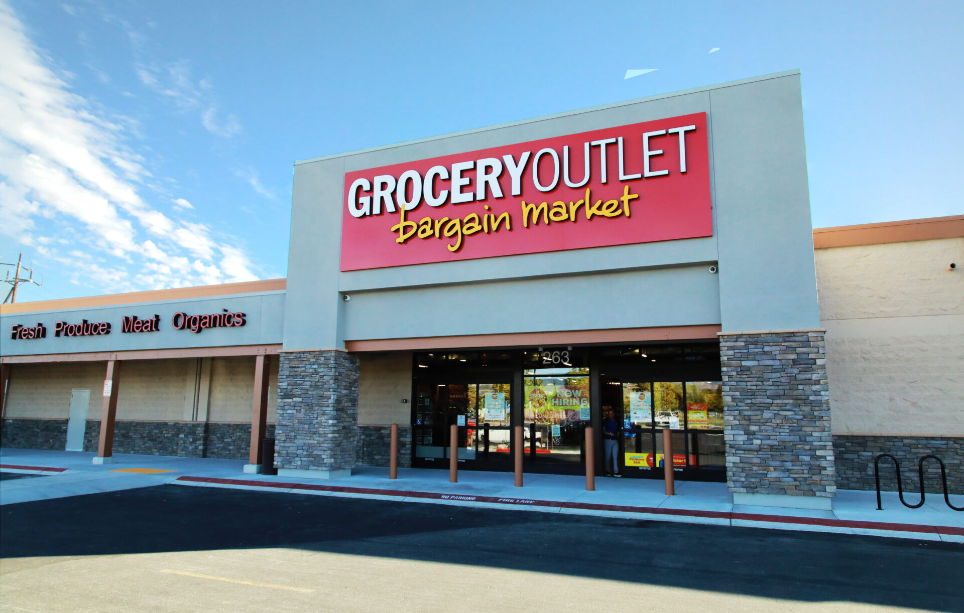 Grocery Outlet store exterior view