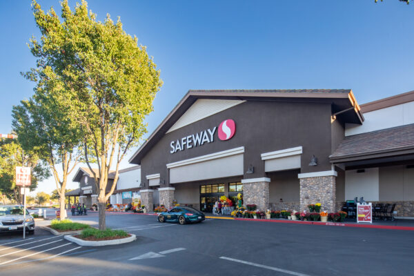 Safeway grocery store exterior view